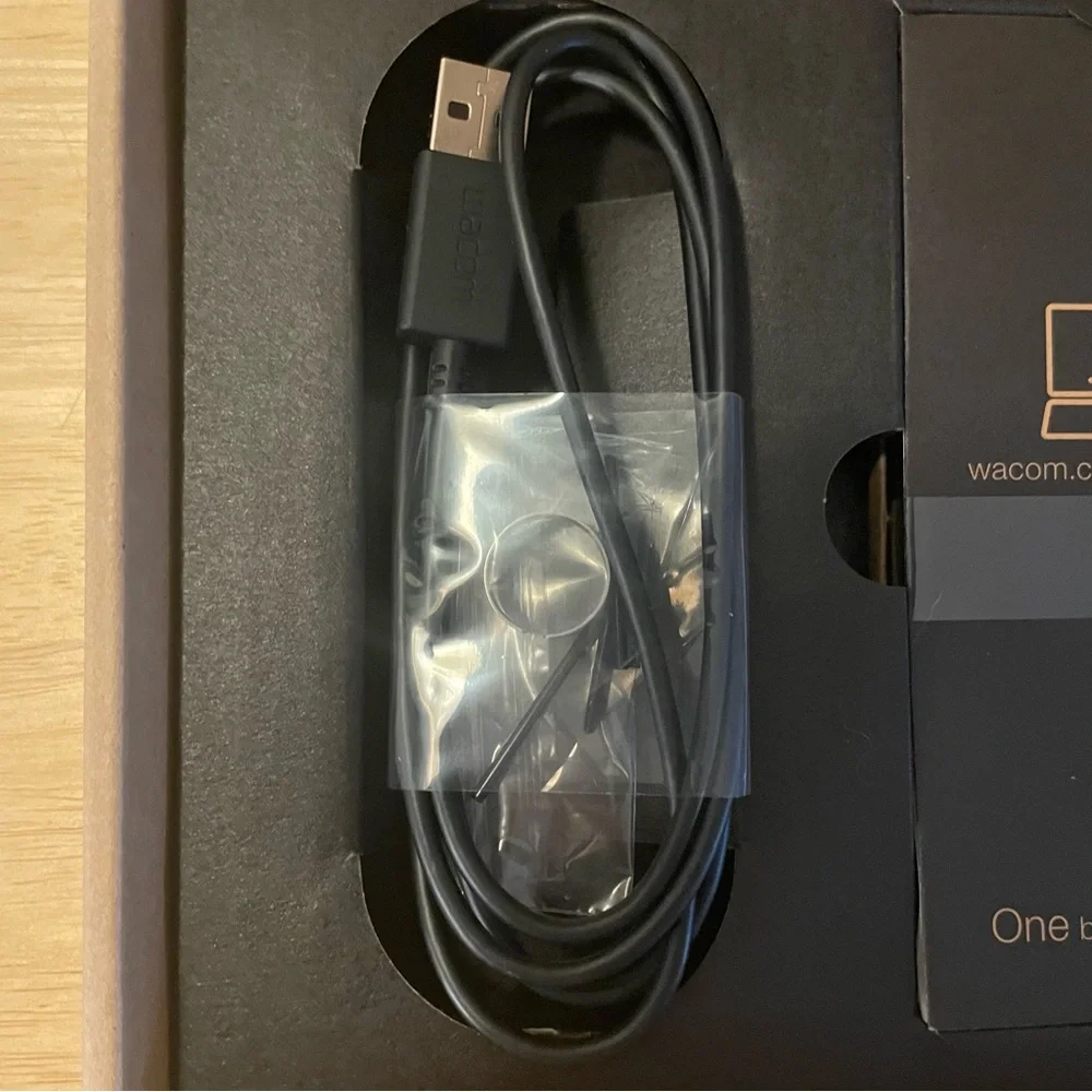 One by Wacom Digital Drawing Tablet Pen Pad - Small - Picture 7 of 10